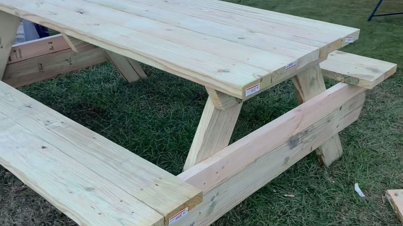 Picnic table
